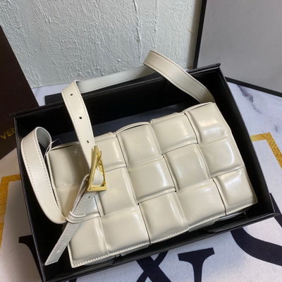 Bottega Veneta Handbags AAA(Women)-002