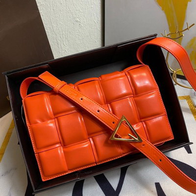 Bottega Veneta Handbags AAA(Women)-004