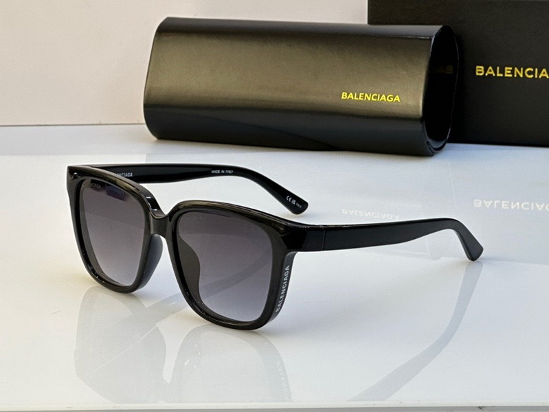 Balenciaga Sunglasses(AAAA)-389