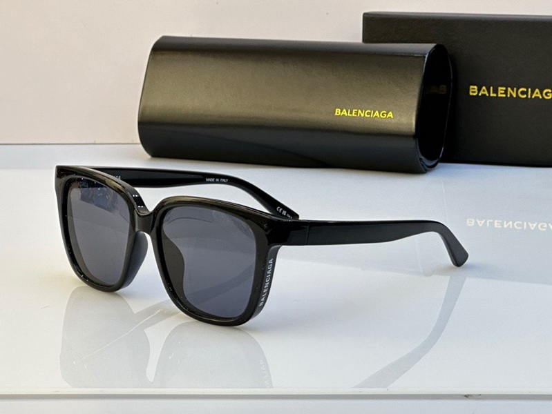 Balenciaga Sunglasses(AAAA)-385