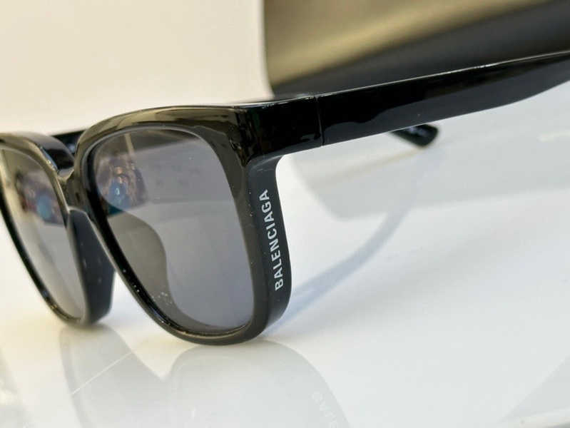 Balenciaga Sunglasses(AAAA)-384