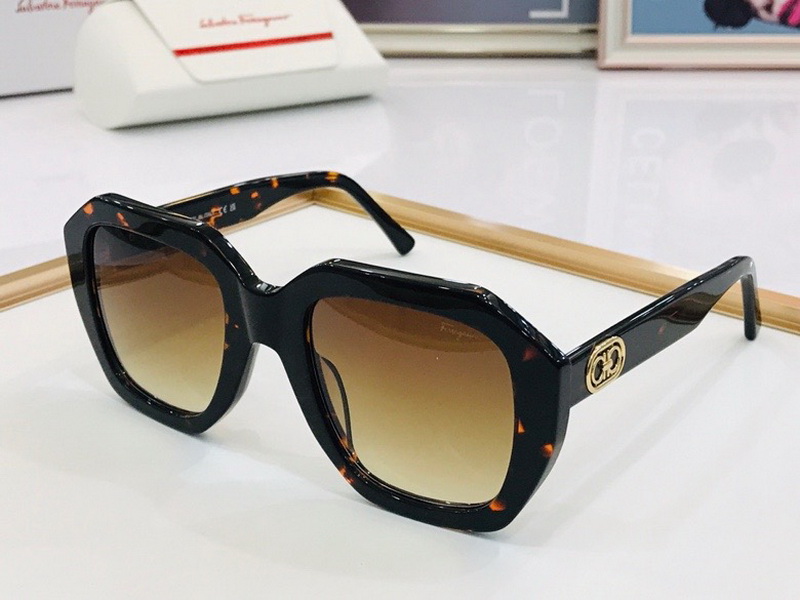 Ferragamo Sunglasses(AAAA)-261