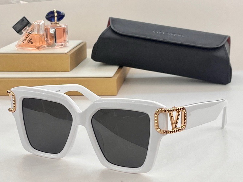 Valentino Sunglasses(AAAA)-045