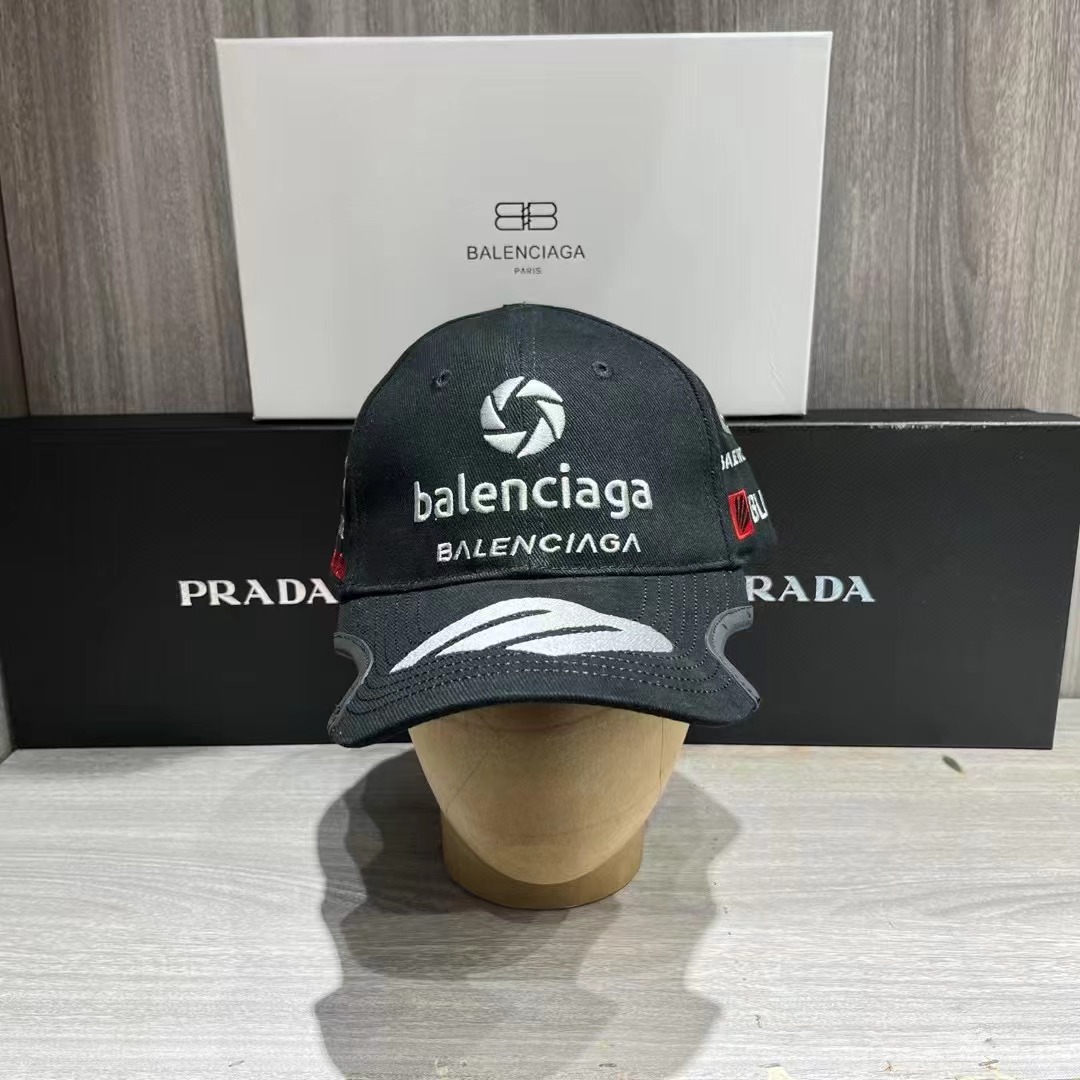 Balenciaga Cap-402
