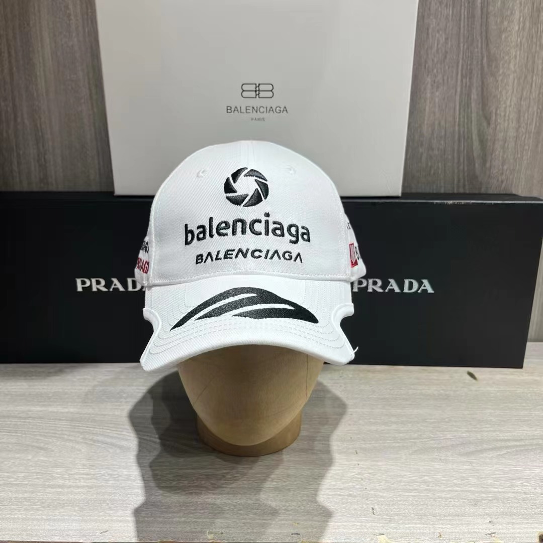 Balenciaga Cap-401