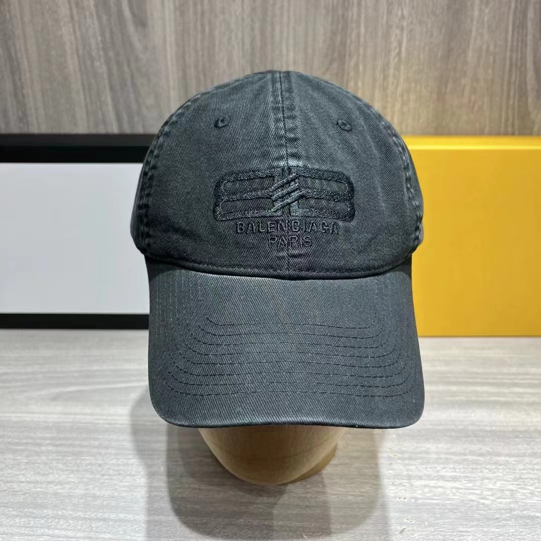 Balenciaga Cap-375