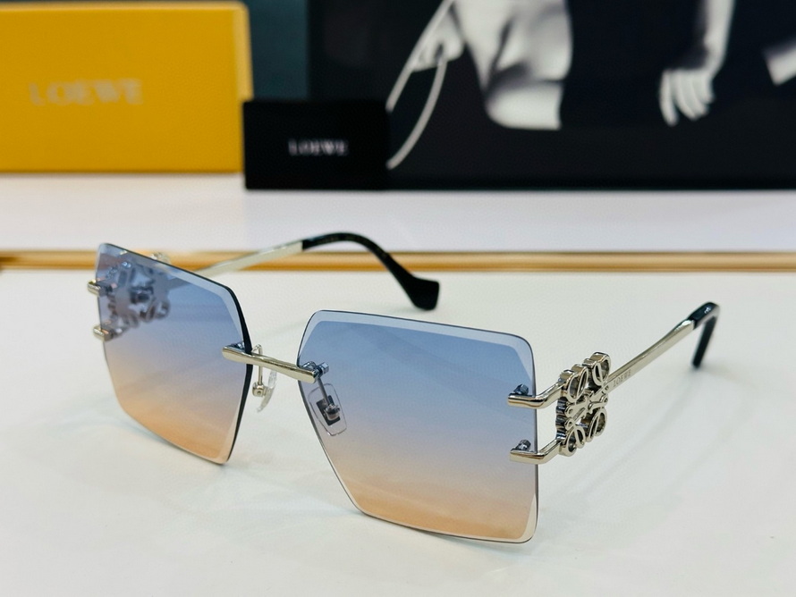 LOEWE Sunglasses(AAAA)-697