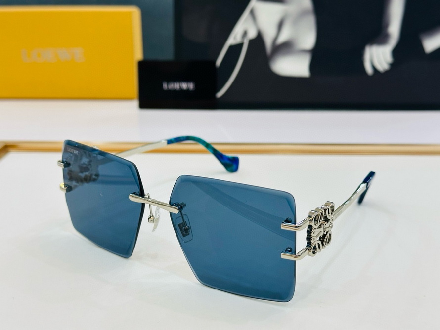 LOEWE Sunglasses(AAAA)-698