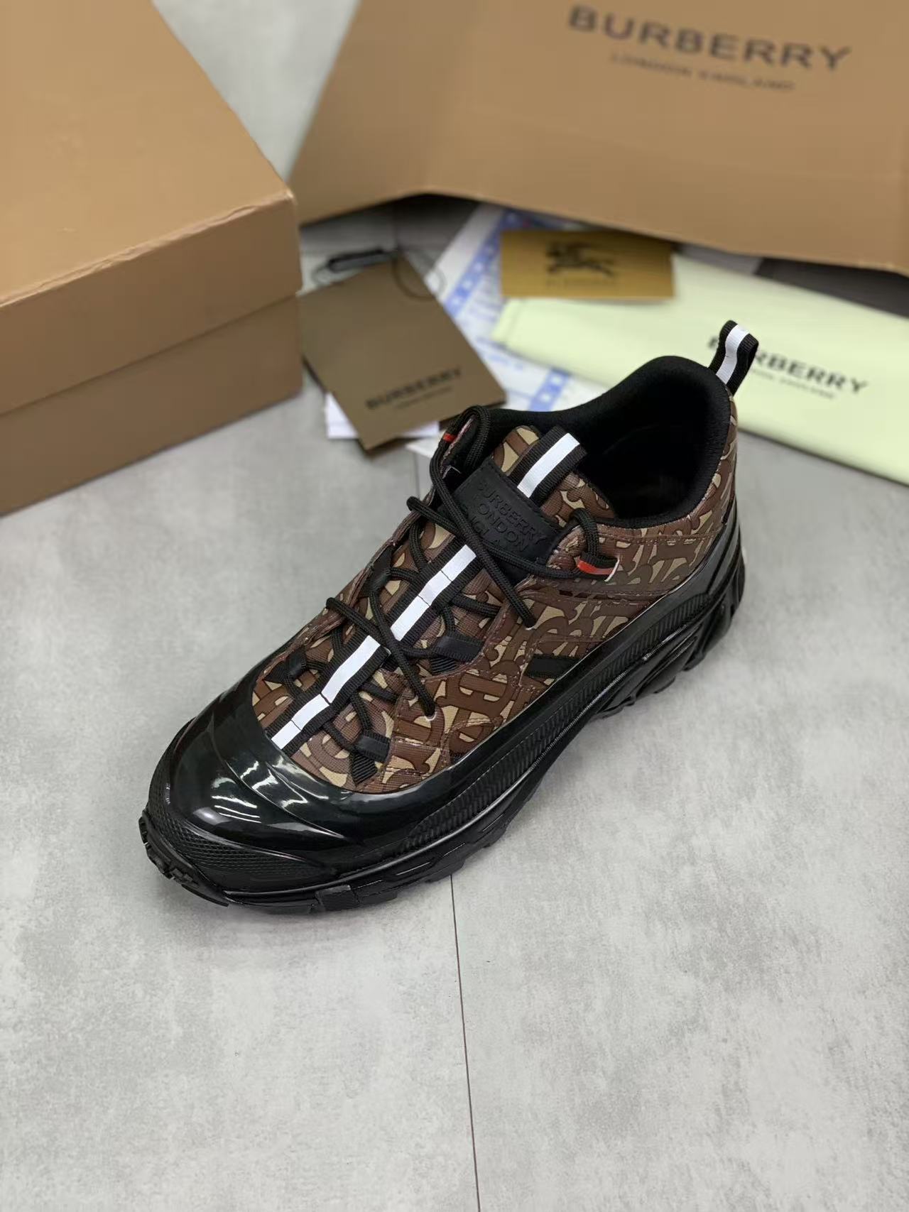 Burberry Shoes(AAA)-017