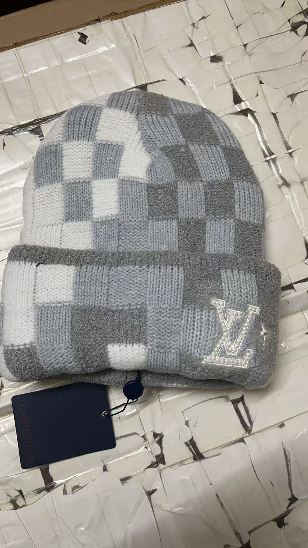 LV Beanies-049