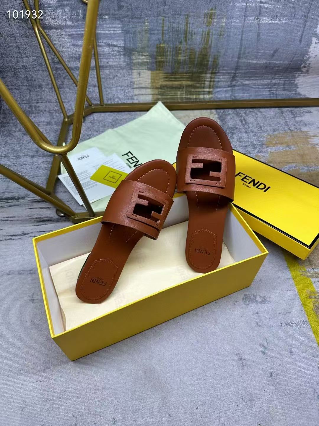 Fendi Slippers Women(AAA)-008