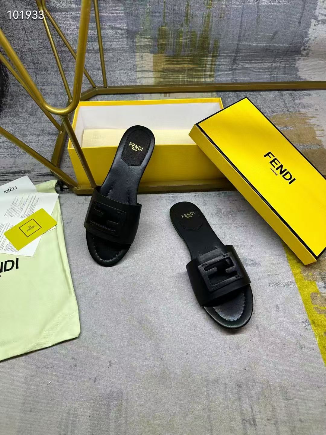 Fendi Slippers Women(AAA)-007