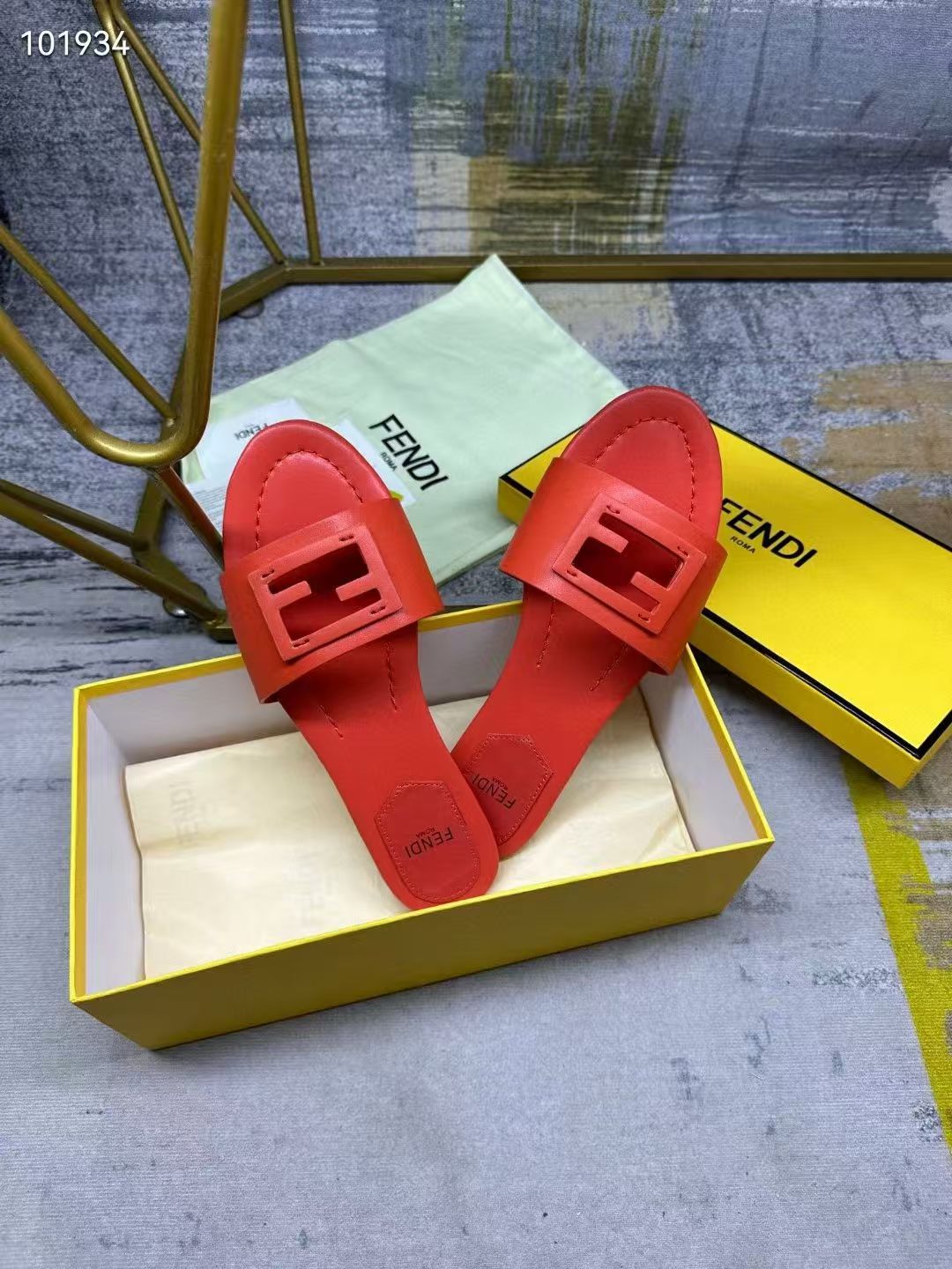 Fendi Slippers Women(AAA)-009