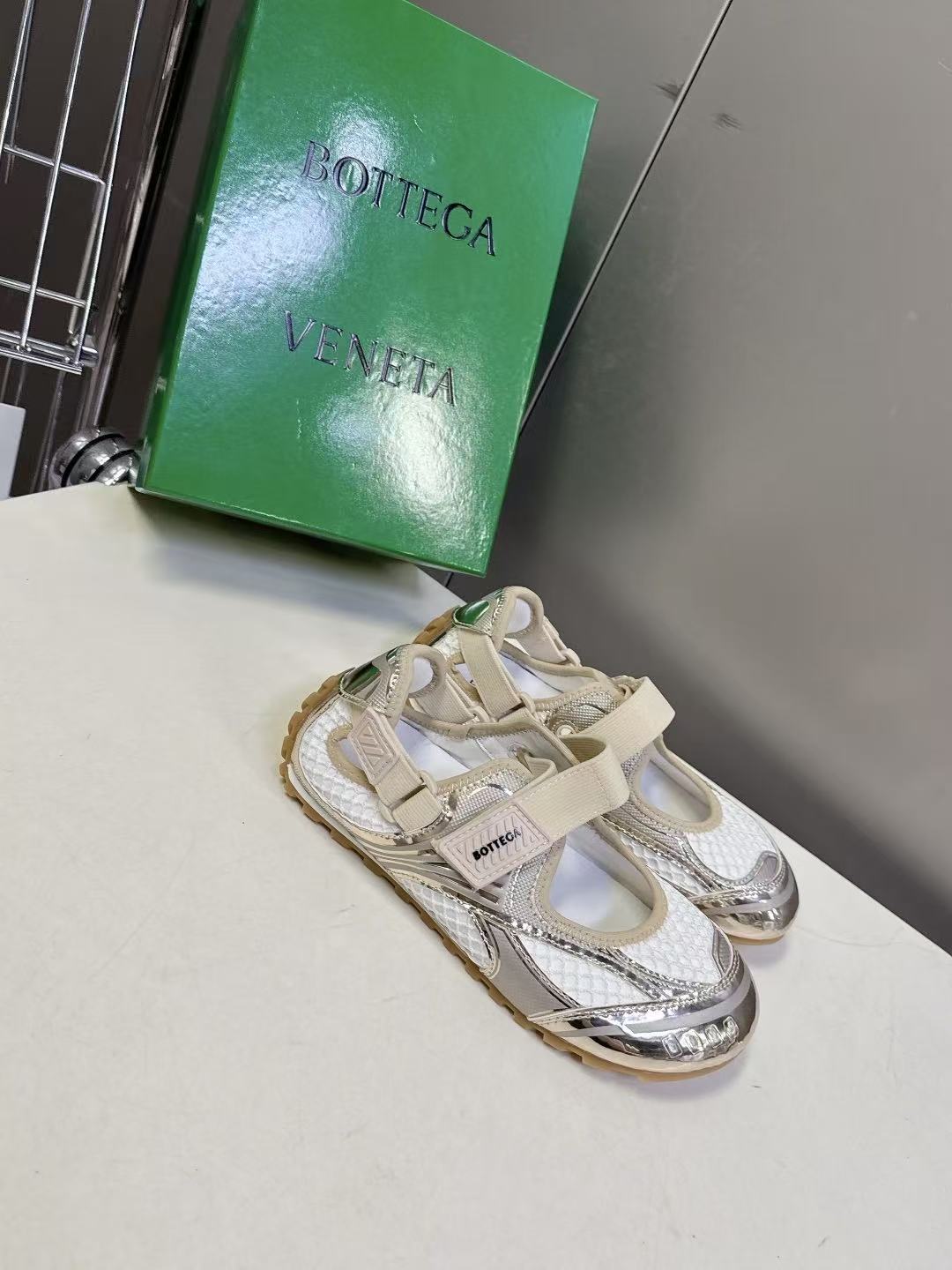 Bottega Veneta Slippers Women(AAA)-002