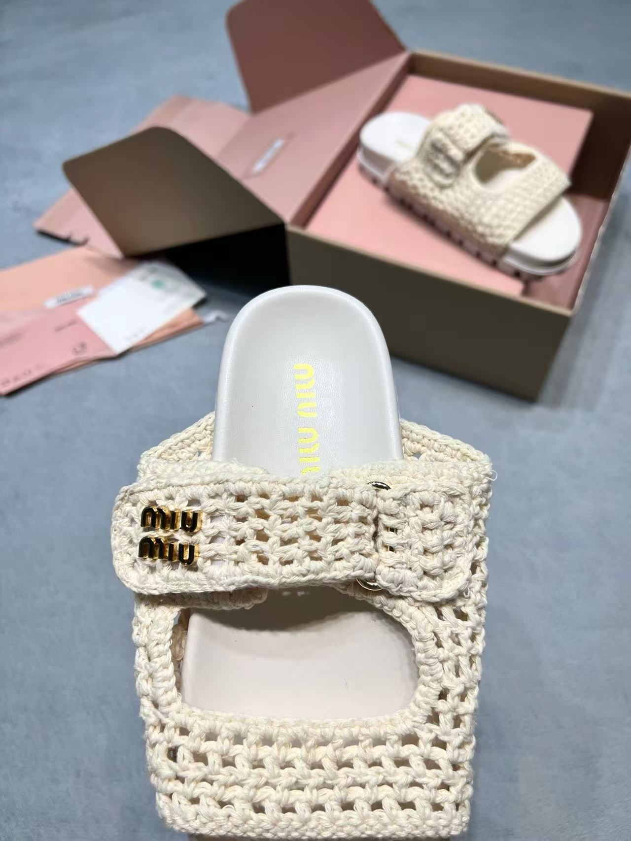 Miu Miu Slippers Women(AAA)-002