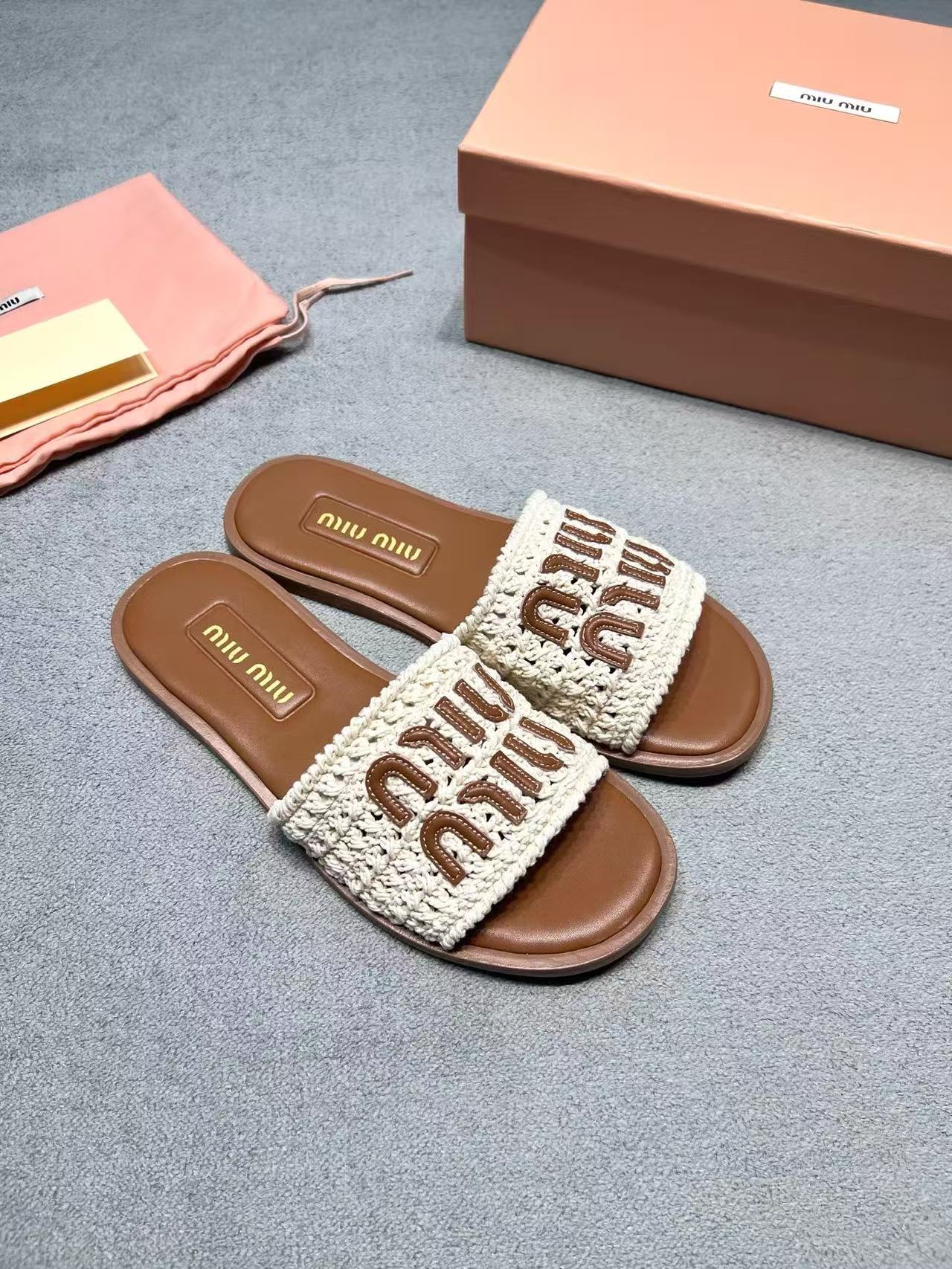 Miu Miu Slippers Women(AAA)-001
