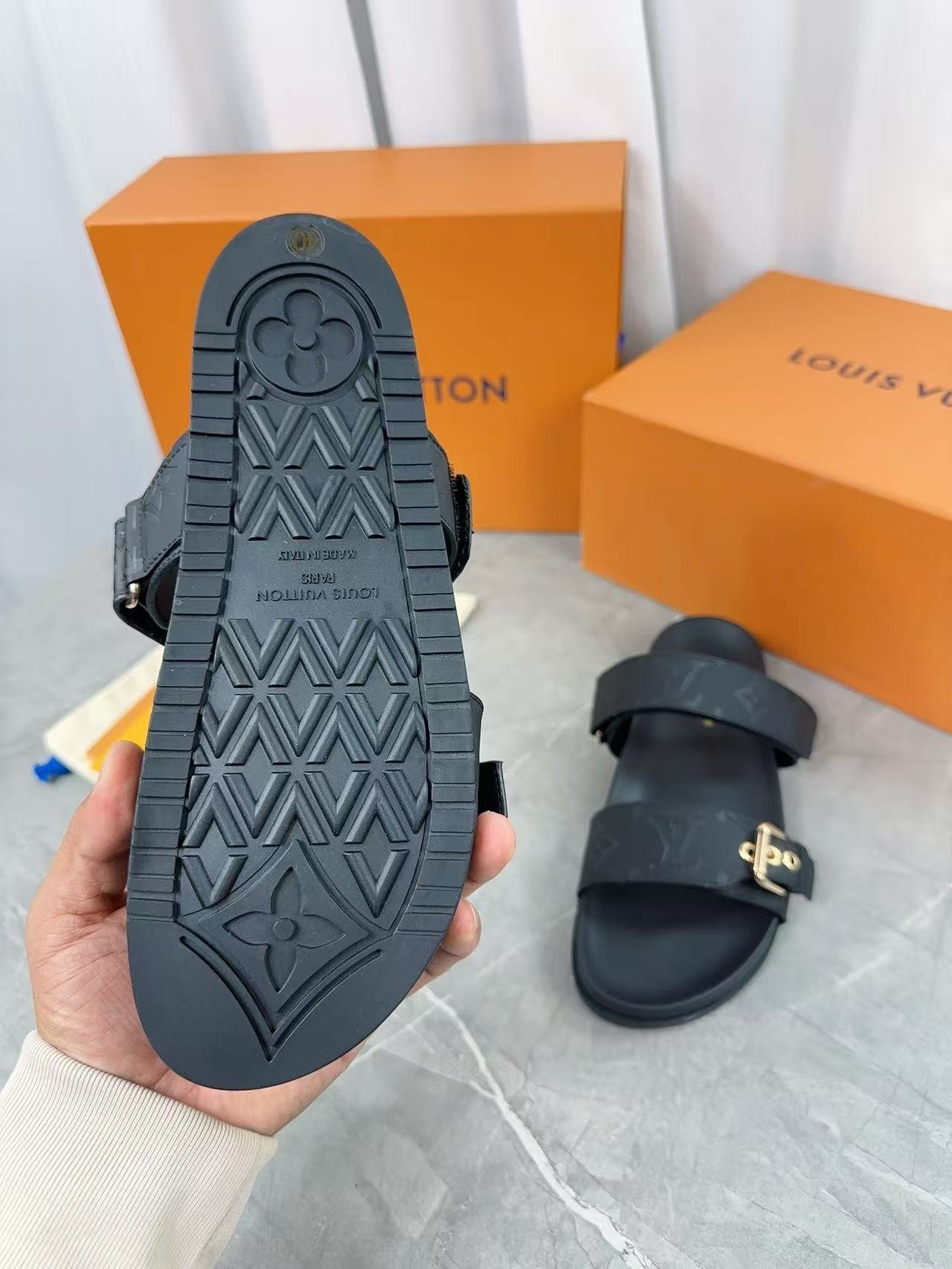 LV Slippers(AAA)-096