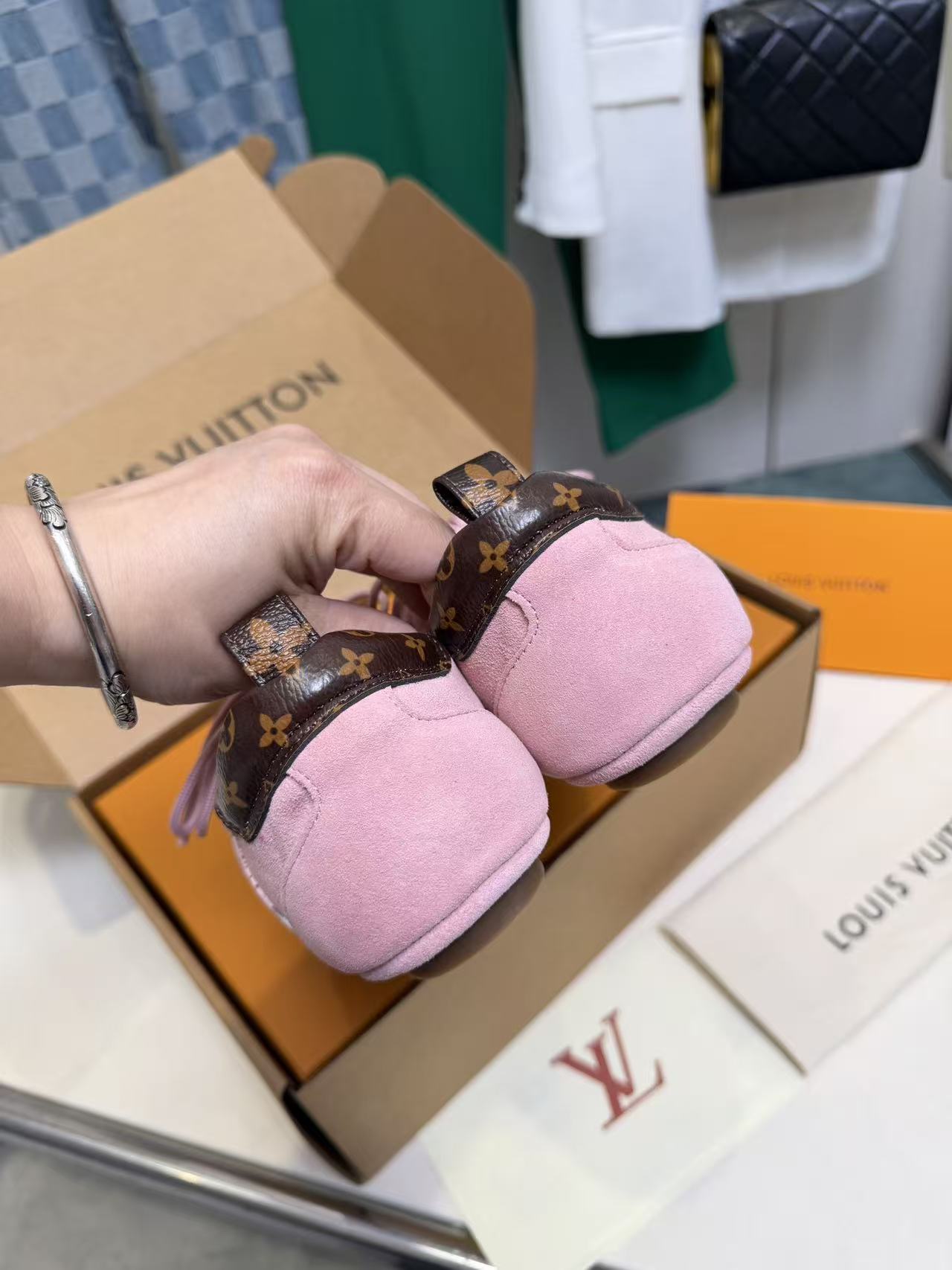 LV Shoes AAA(Women)-097