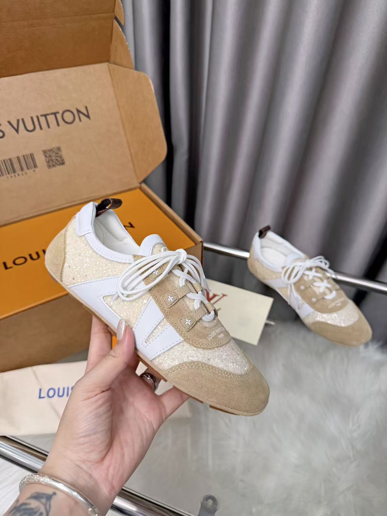 LV Shoes AAA(Women)-099
