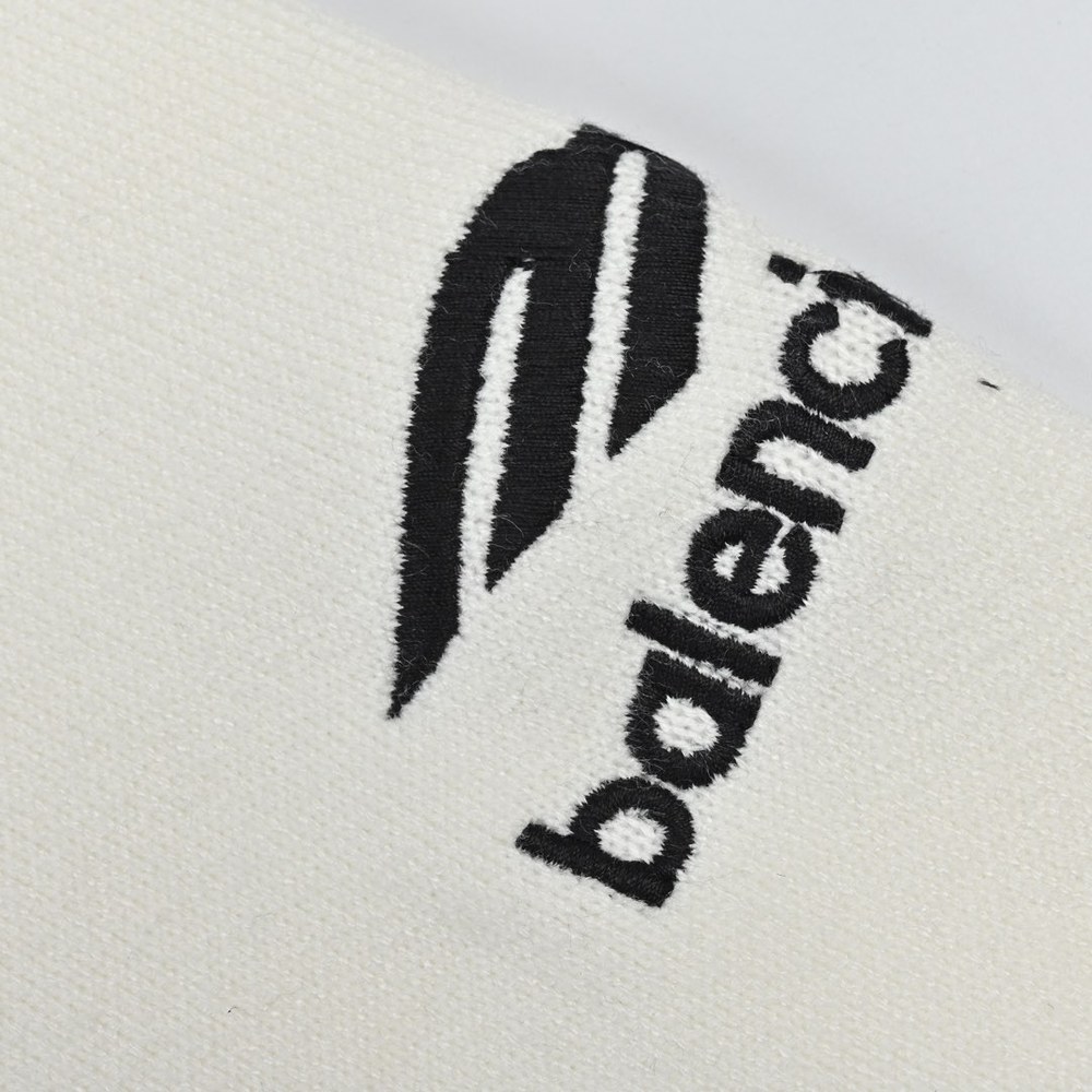Balenciaga Sweater-044