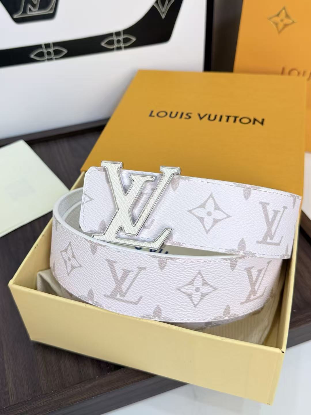 LV Belts(AAAAA)-3930