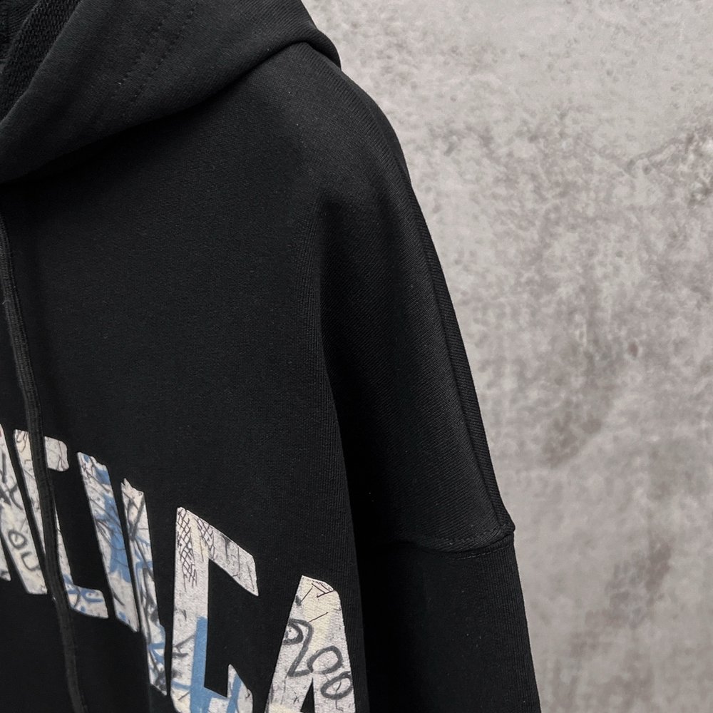 Balenciaga Hoody-030